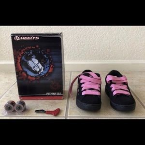 Heelys Skate Shoes Floral 7412 Size 4 Youth